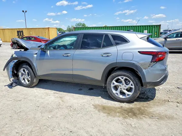 KL77LFEP2TC103757 2026 CHEVROLET TRAX - Image 2