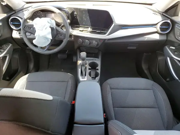 KL77LFEP2TC103757 2026 CHEVROLET TRAX - Image 8