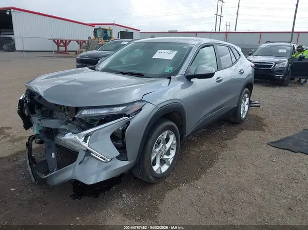 KL77LFEP3SC004363 2025 CHEVROLET TRAX - Image 2