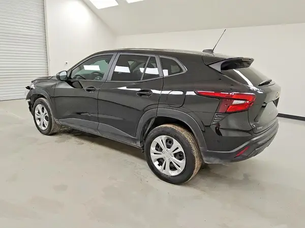 KL77LFEP3SC029103 2025 CHEVROLET TRAX - Image 2