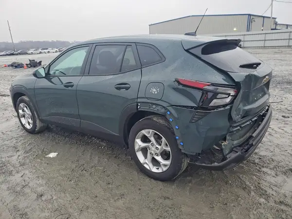 KL77LFEP3SC031207 2025 CHEVROLET TRAX - Image 2