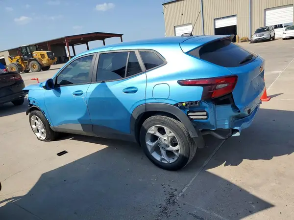 KL77LFEP3SC033944 2025 CHEVROLET TRAX - Image 2