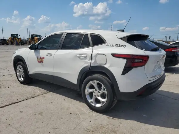 KL77LFEP3SC034656 2025 CHEVROLET TRAX - Image 2