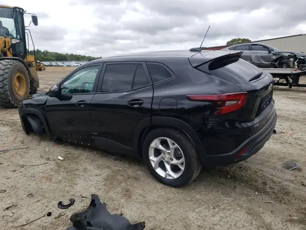KL77LFEP3SC074882 2025 CHEVROLET TRAX - Image 2