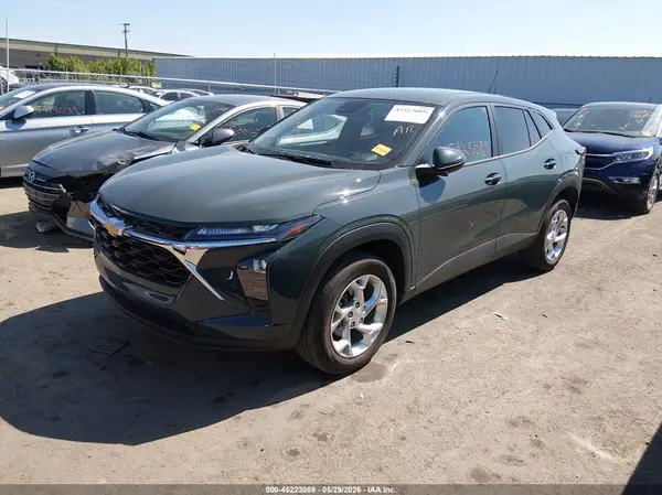 KL77LFEP3SC082299 2025 CHEVROLET TRAX - Image 2