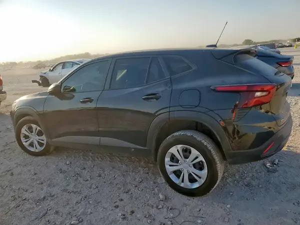 KL77LFEP3SC103216 2025 CHEVROLET TRAX - Image 2