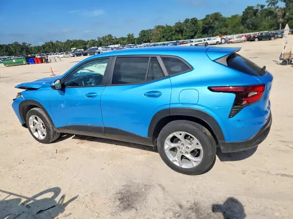 KL77LFEP3SC129573 2025 CHEVROLET TRAX - Image 2