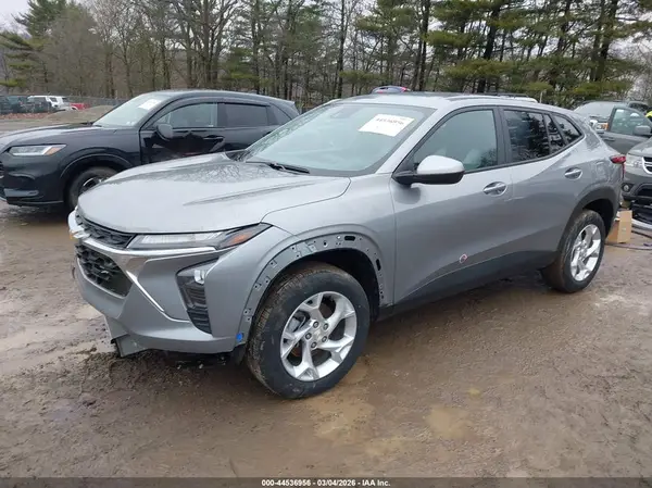 KL77LFEP3SC135017 2025 CHEVROLET TRAX - Image 2