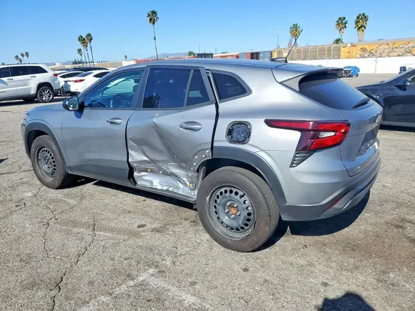 KL77LFEP3SC165358 2025 CHEVROLET TRAX - Image 2