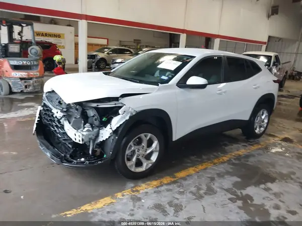 KL77LFEP3SC166106 2025 CHEVROLET TRAX - Image 2