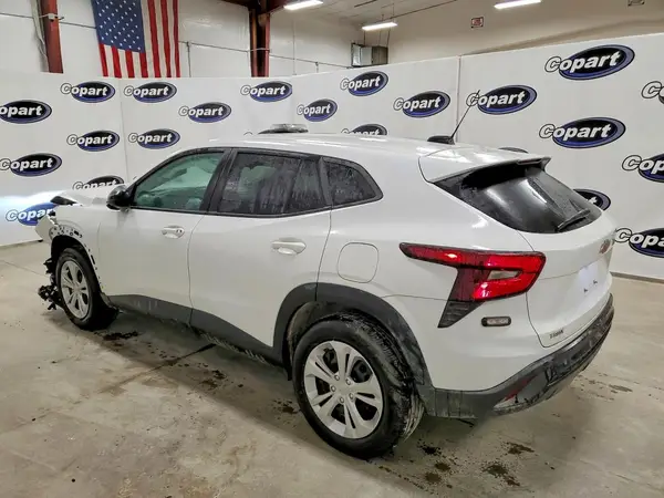 KL77LFEP3SC170785 2025 CHEVROLET TRAX - Image 2