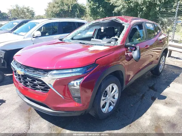 KL77LFEP3SC173444 2025 CHEVROLET TRAX - Image 2