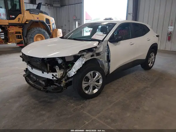 KL77LFEP3SC180121 2025 CHEVROLET TRAX - Image 2