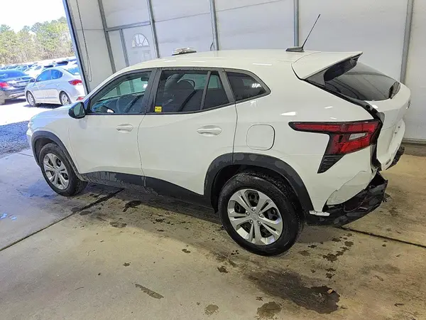 KL77LFEP3SC183777 2025 CHEVROLET TRAX - Image 2