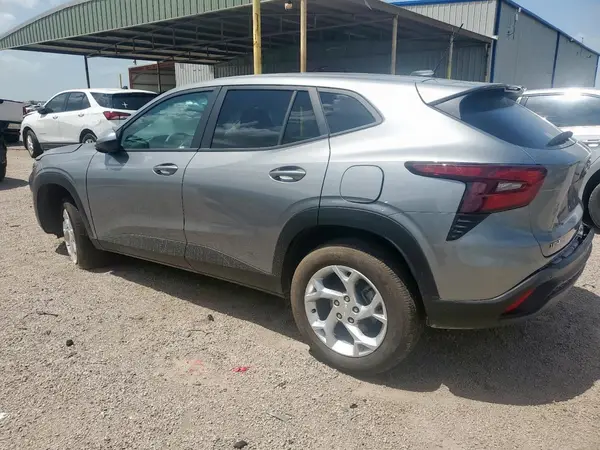 KL77LFEP3SC188249 2025 CHEVROLET TRAX - Image 2
