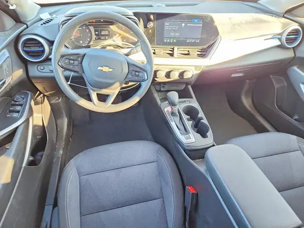 KL77LFEP3SC204725 2025 CHEVROLET TRAX - Image 8