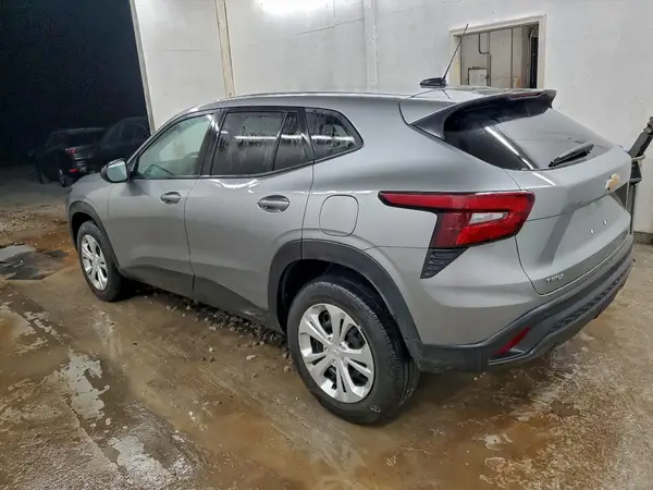 KL77LFEP3SC205440 2025 CHEVROLET TRAX - Image 2