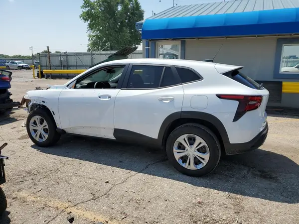 KL77LFEP3SC224179 2025 CHEVROLET TRAX - Image 2