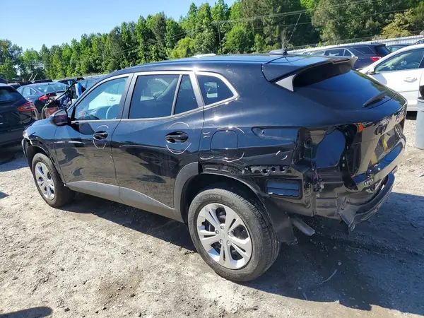 KL77LFEP3SC229902 2025 CHEVROLET TRAX - Image 2