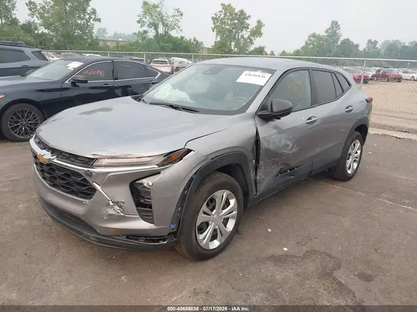 KL77LFEP3SC270904 2025 CHEVROLET TRAX - Image 2