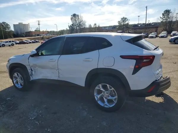 KL77LFEP3SC277013 2025 CHEVROLET TRAX - Image 2