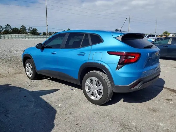 KL77LFEP3SC279571 2025 CHEVROLET TRAX - Image 2