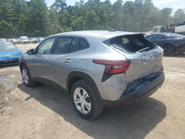 KL77LFEP3SC283622 2025 CHEVROLET TRAX - Image 2