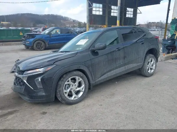 KL77LFEP3SC314187 2025 CHEVROLET TRAX - Image 2