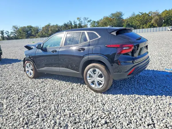 KL77LFEP3SC332995 2025 CHEVROLET TRAX - Image 2