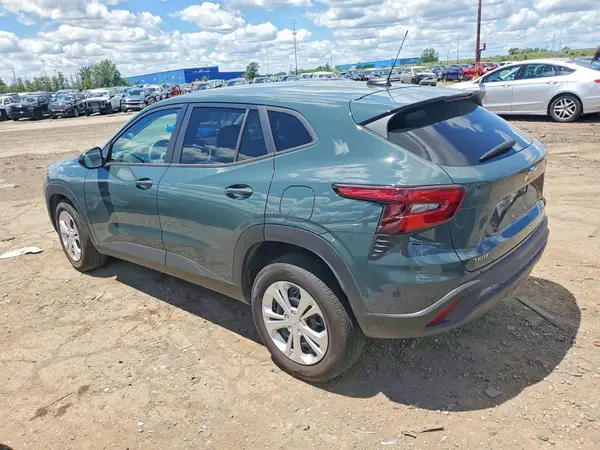 KL77LFEP3SC339459 2025 CHEVROLET TRAX - Image 2