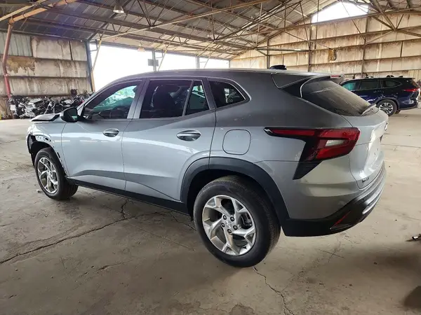 KL77LFEP3TC004767 2026 CHEVROLET TRAX - Image 2