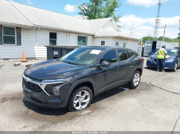 KL77LFEP3TC036456 2026 CHEVROLET TRAX - Image 2