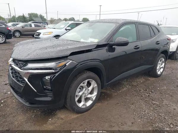 KL77LFEP3TC057503 2026 CHEVROLET TRAX - Image 2