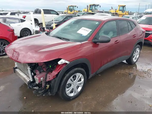KL77LFEP4SC002055 2025 CHEVROLET TRAX - Image 2