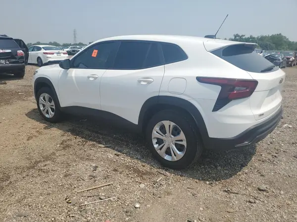 KL77LFEP4SC017669 2025 CHEVROLET TRAX - Image 2