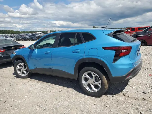 KL77LFEP4SC039039 2025 CHEVROLET TRAX - Image 2