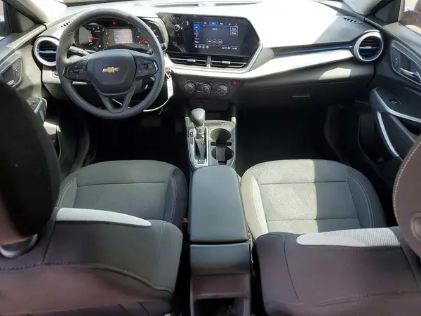 KL77LFEP4SC040627 2025 CHEVROLET TRAX - Image 8