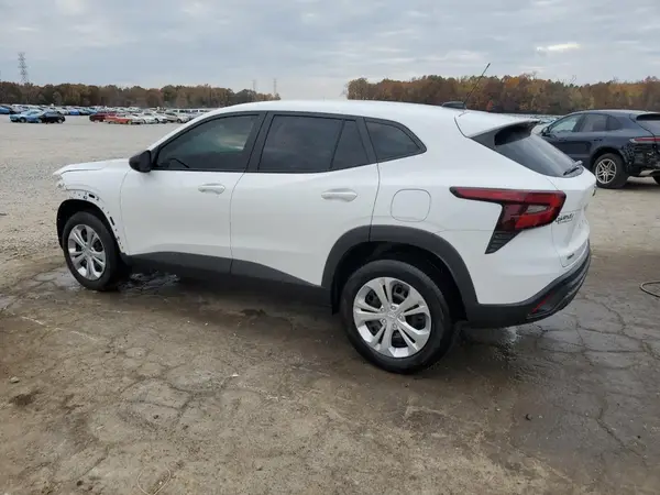 KL77LFEP4SC041339 2025 CHEVROLET TRAX - Image 2