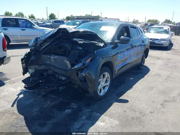 KL77LFEP4SC058643 2025 CHEVROLET TRAX - Image 2