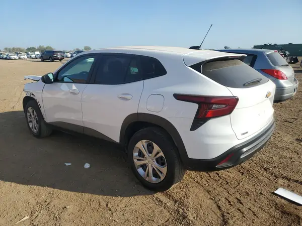KL77LFEP4SC060778 2025 CHEVROLET TRAX - Image 2
