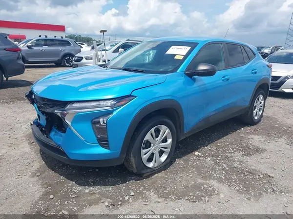 KL77LFEP4SC065446 2025 CHEVROLET TRAX - Image 2