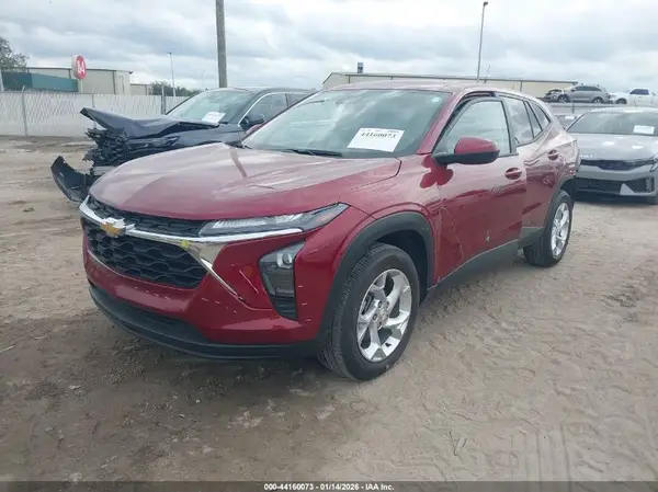 KL77LFEP4SC102916 2025 CHEVROLET TRAX - Image 2