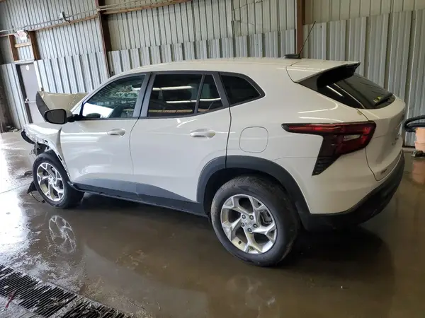KL77LFEP4SC115441 2025 CHEVROLET TRAX - Image 2