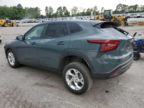 KL77LFEP4SC133146 2025 CHEVROLET TRAX - Image 2
