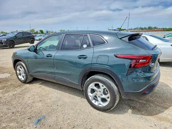 KL77LFEP4SC149931 2025 CHEVROLET TRAX - Image 2