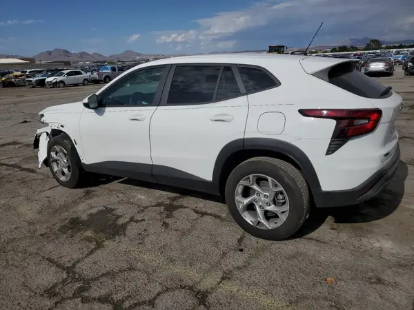 KL77LFEP4SC154160 2025 CHEVROLET TRAX - Image 2