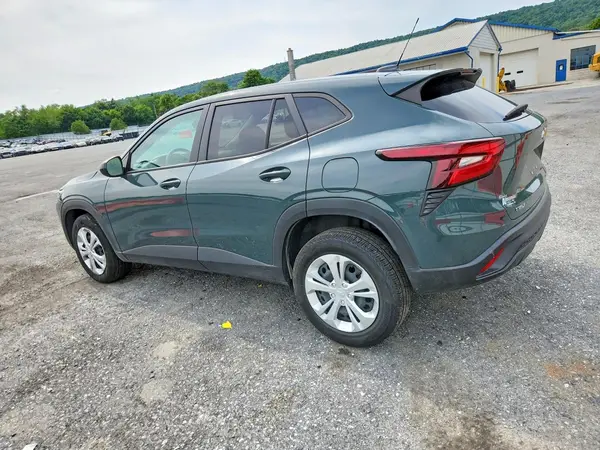KL77LFEP4SC168544 2025 CHEVROLET TRAX - Image 2