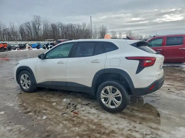 KL77LFEP4SC180662 2025 CHEVROLET TRAX - Image 2