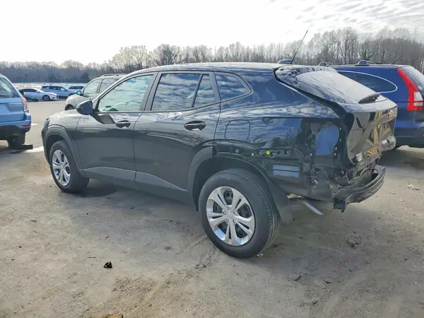 KL77LFEP4SC213336 2025 CHEVROLET TRAX - Image 2