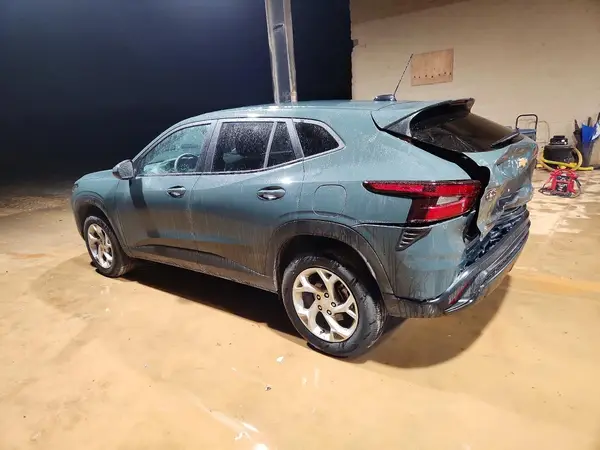 KL77LFEP4SC344914 2025 CHEVROLET TRAX - Image 2